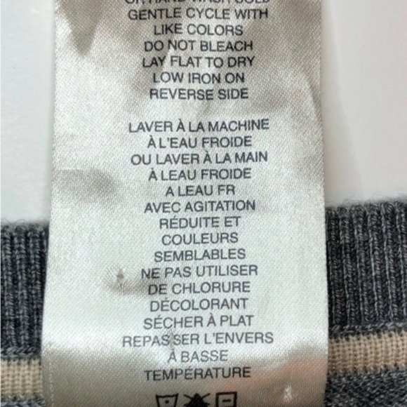 AERION Beautiful Equestrian V Neck Sweater - Picture 4 of 4